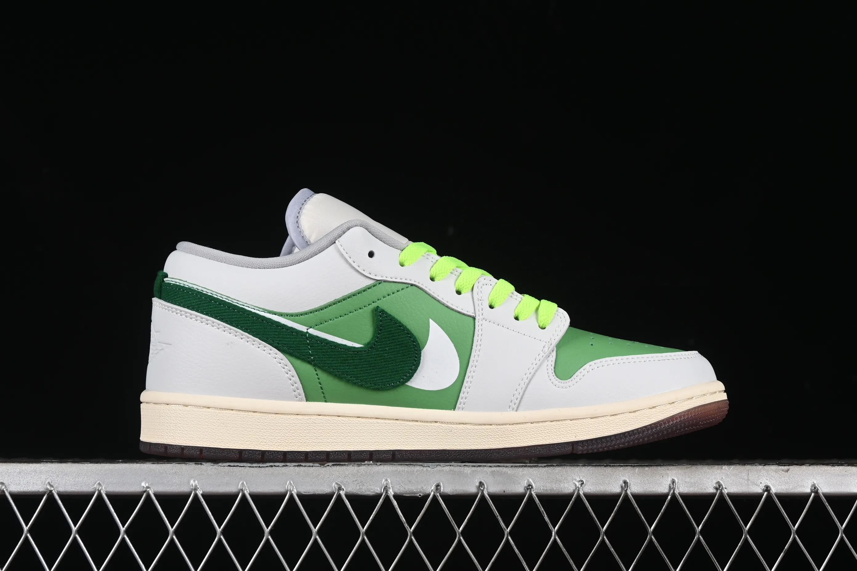 All categories Air Jordan Jordan series basketball shoes Air Jordan 1 Low Air Jordan 1 Low AJ1 Joe 1 white and green double hook low-top retro basketball shoes FZ5046-041